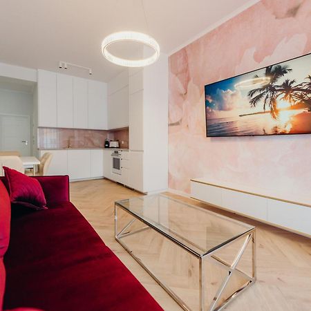 3 Bedrooms Premium Bella Rosa For 8 Guests With Ac And Underground Parking Жешув Экстерьер фото