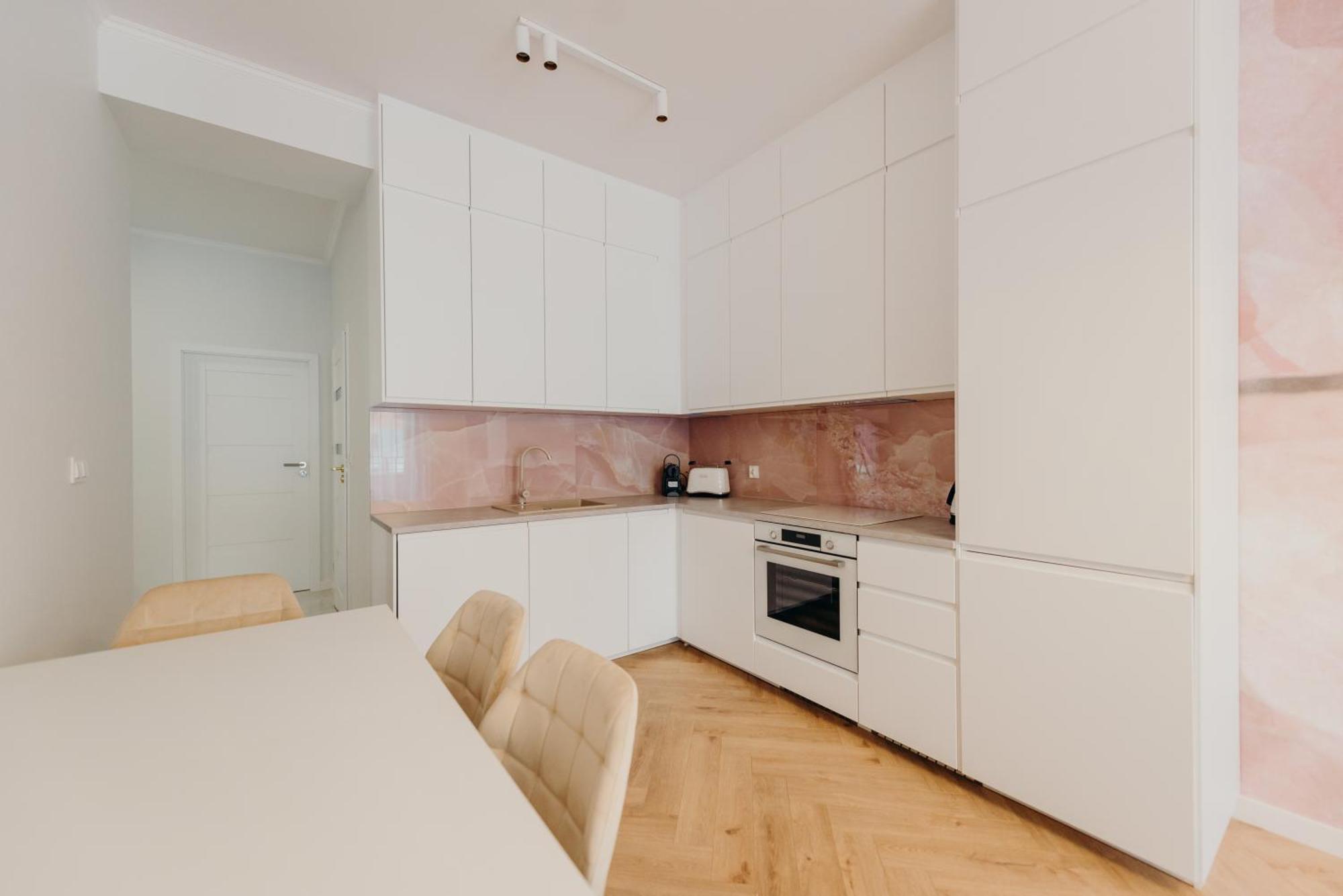 3 Bedrooms Premium Bella Rosa For 8 Guests With Ac And Underground Parking Жешув Экстерьер фото