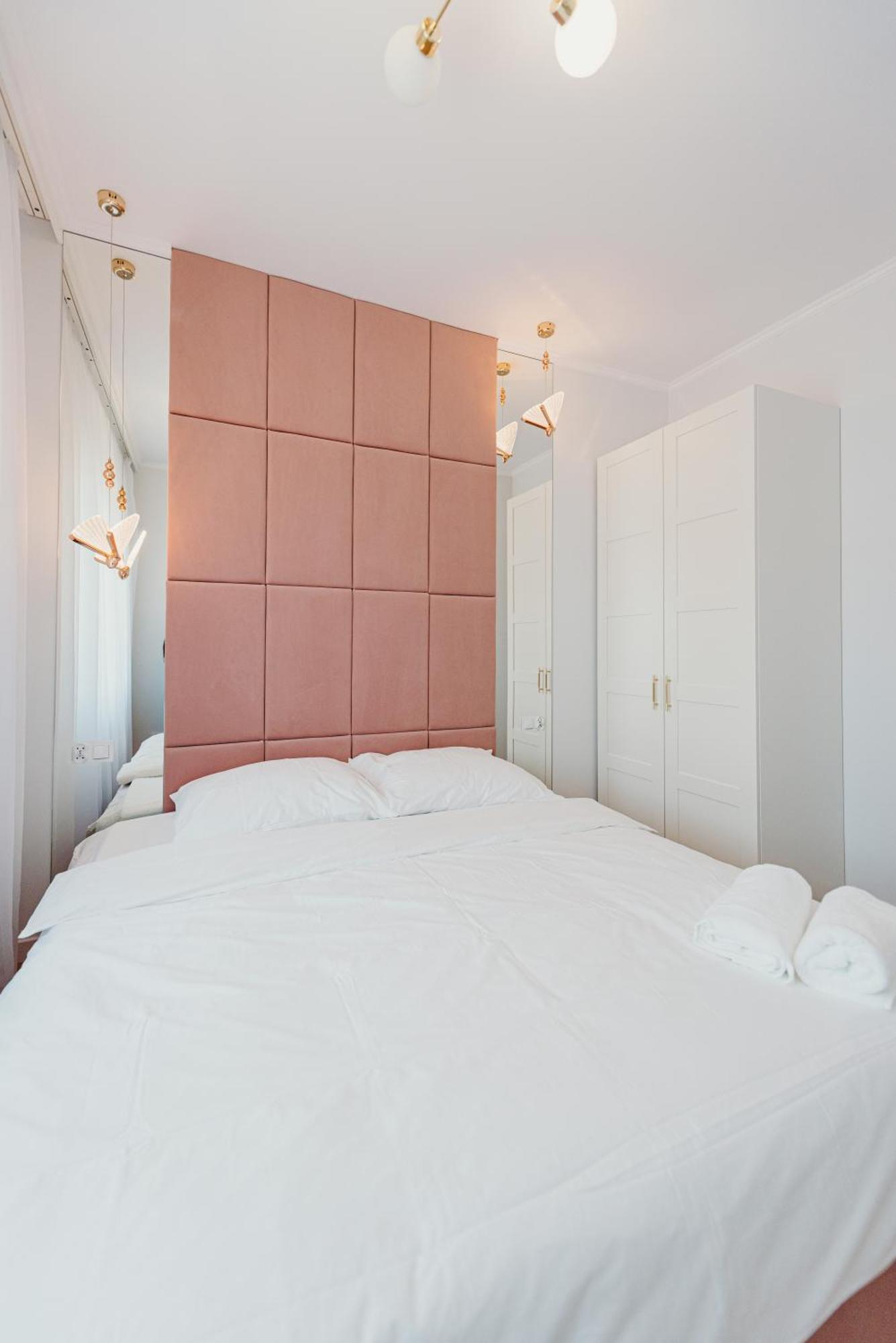 3 Bedrooms Premium Bella Rosa For 8 Guests With Ac And Underground Parking Жешув Экстерьер фото