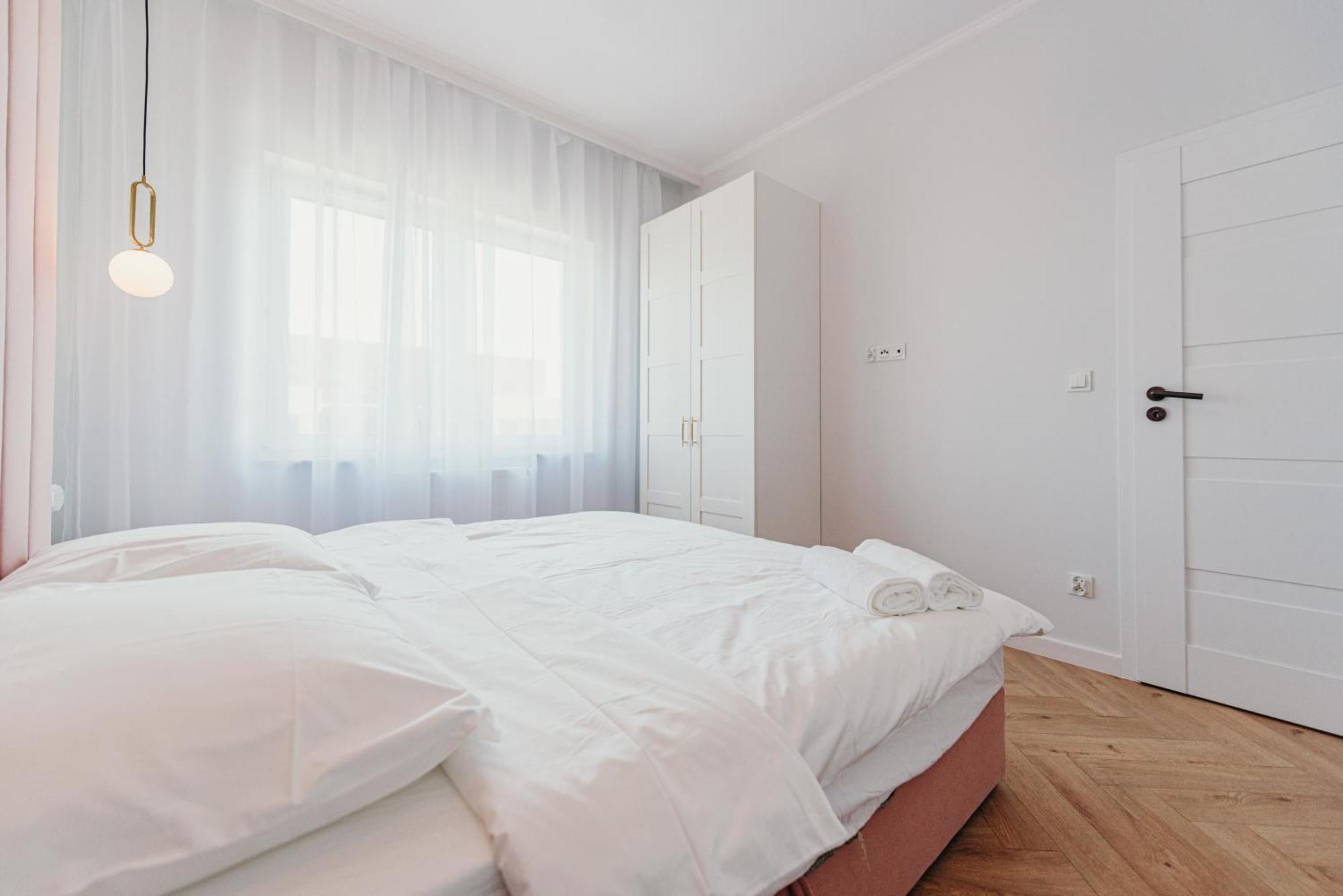 3 Bedrooms Premium Bella Rosa For 8 Guests With Ac And Underground Parking Жешув Экстерьер фото